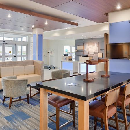 Holiday Inn Express & Suites Madison By Ihg Εξωτερικό φωτογραφία
