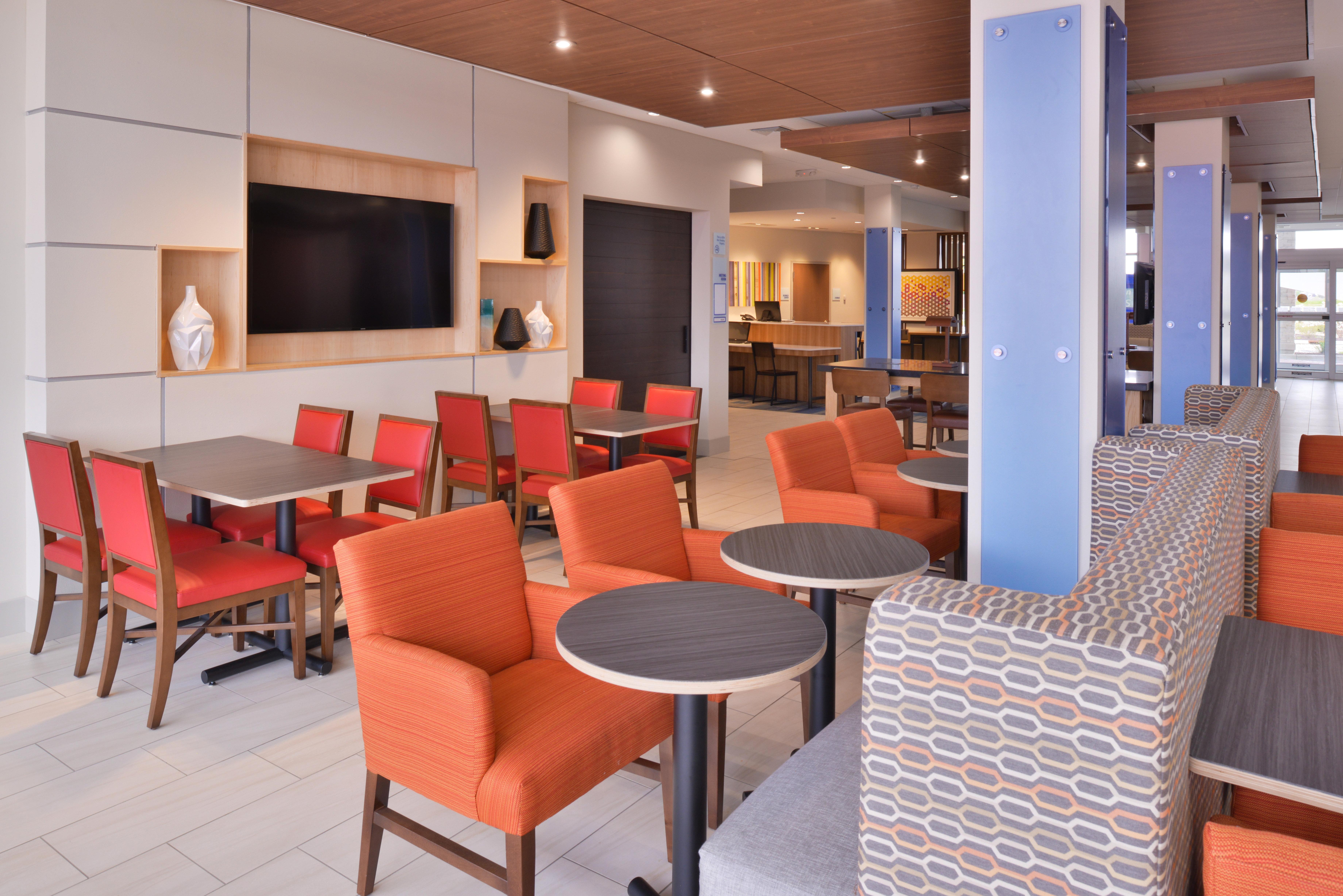 Holiday Inn Express & Suites Madison By Ihg Εξωτερικό φωτογραφία