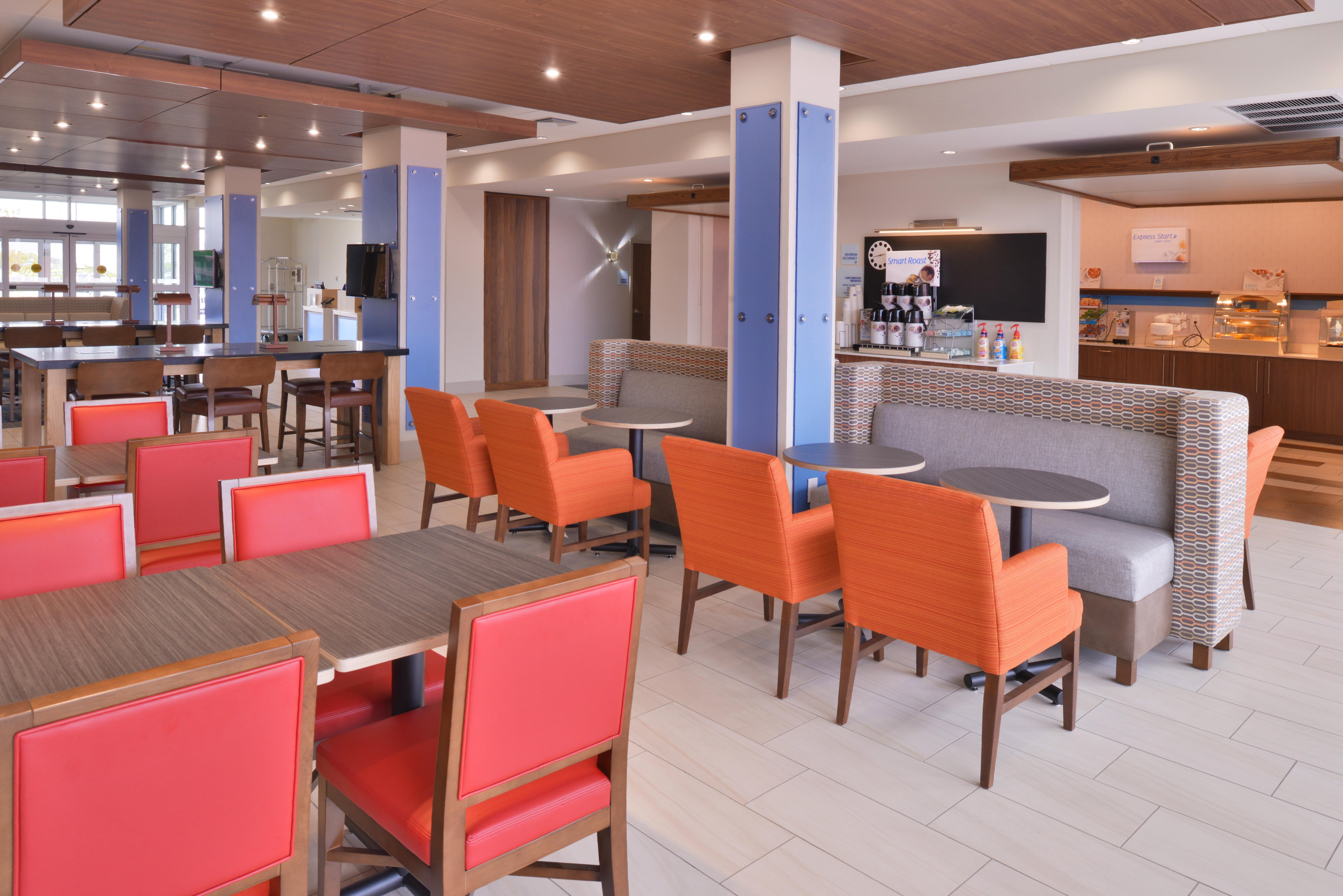 Holiday Inn Express & Suites Madison By Ihg Εξωτερικό φωτογραφία