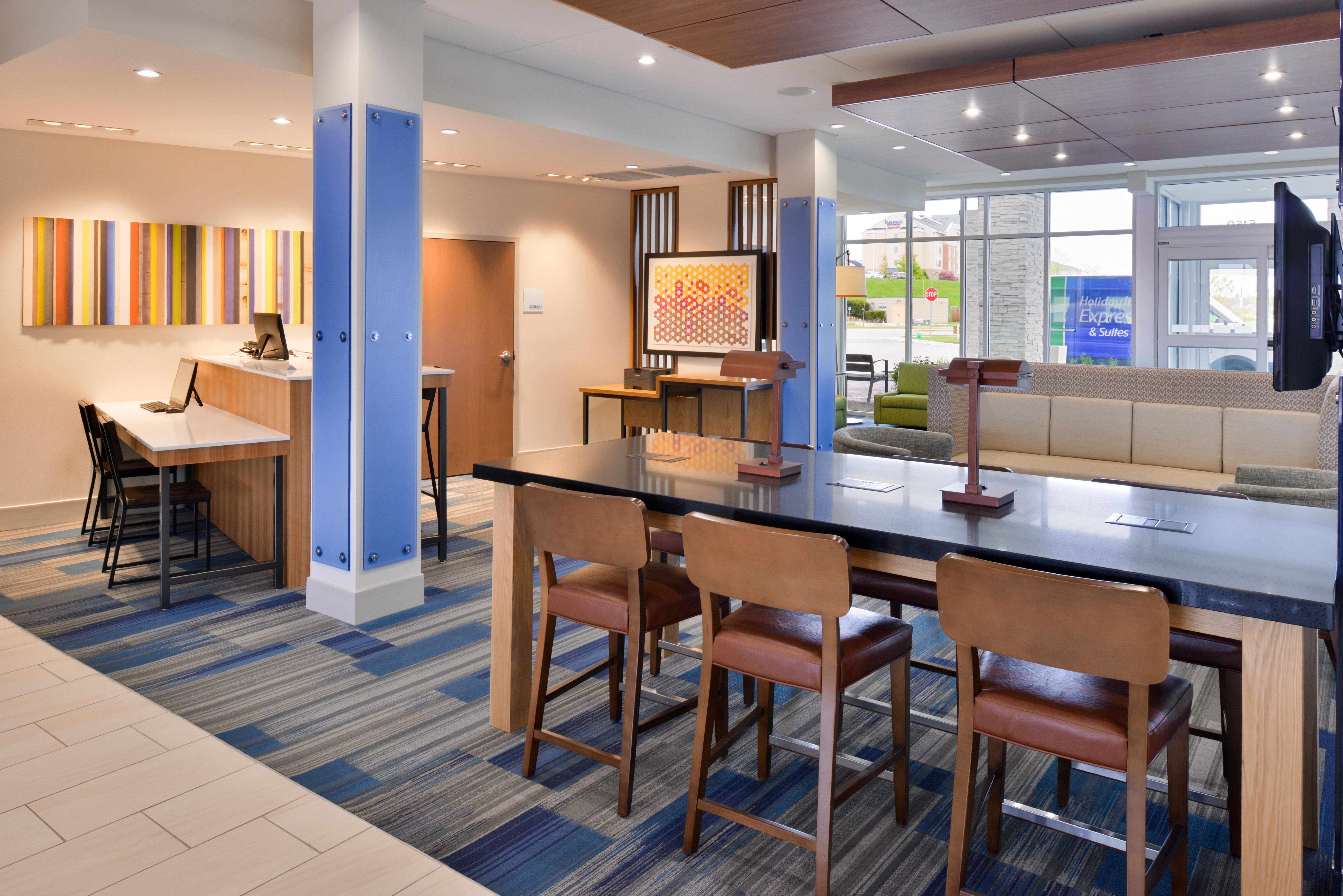 Holiday Inn Express & Suites Madison By Ihg Εξωτερικό φωτογραφία