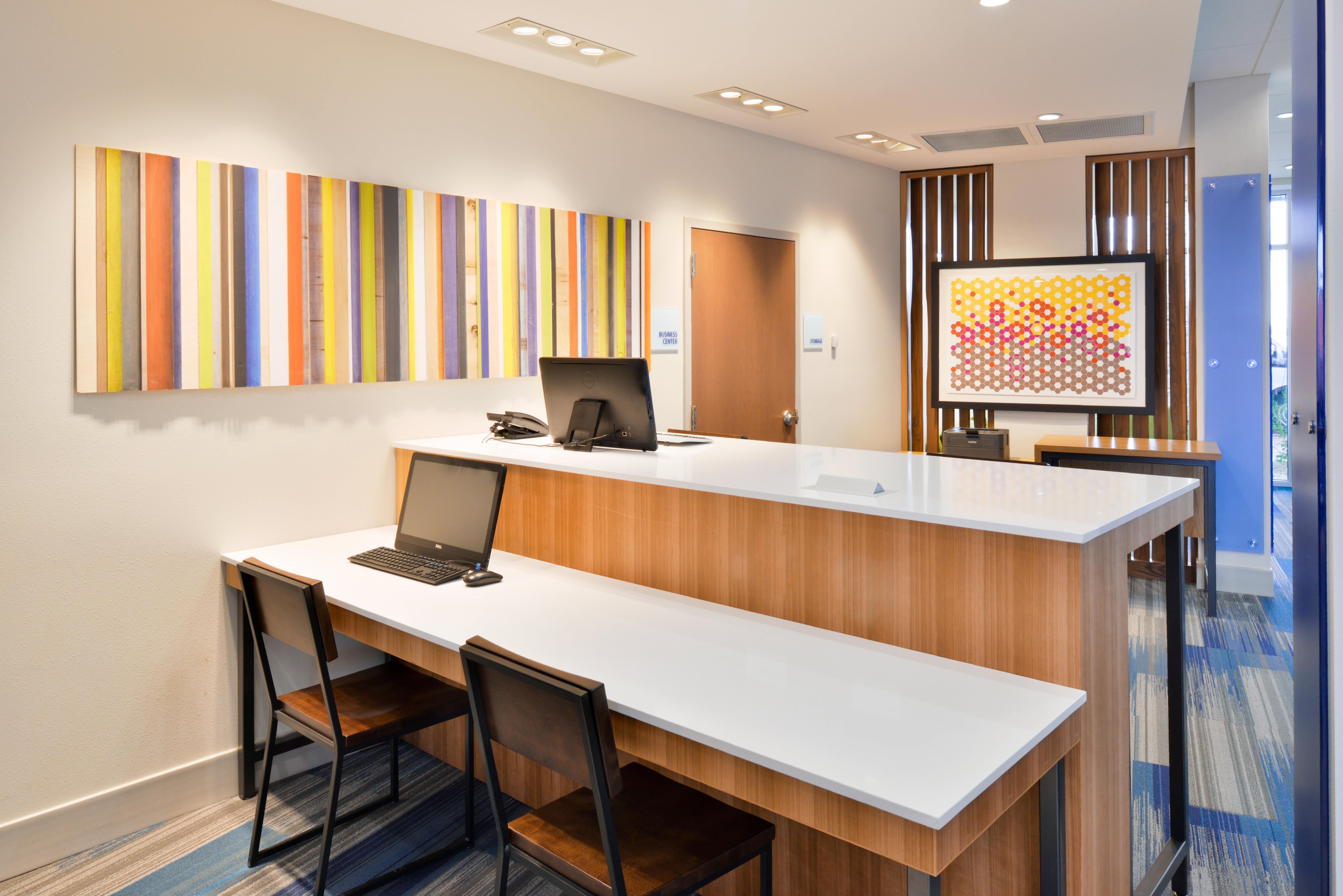 Holiday Inn Express & Suites Madison By Ihg Εξωτερικό φωτογραφία