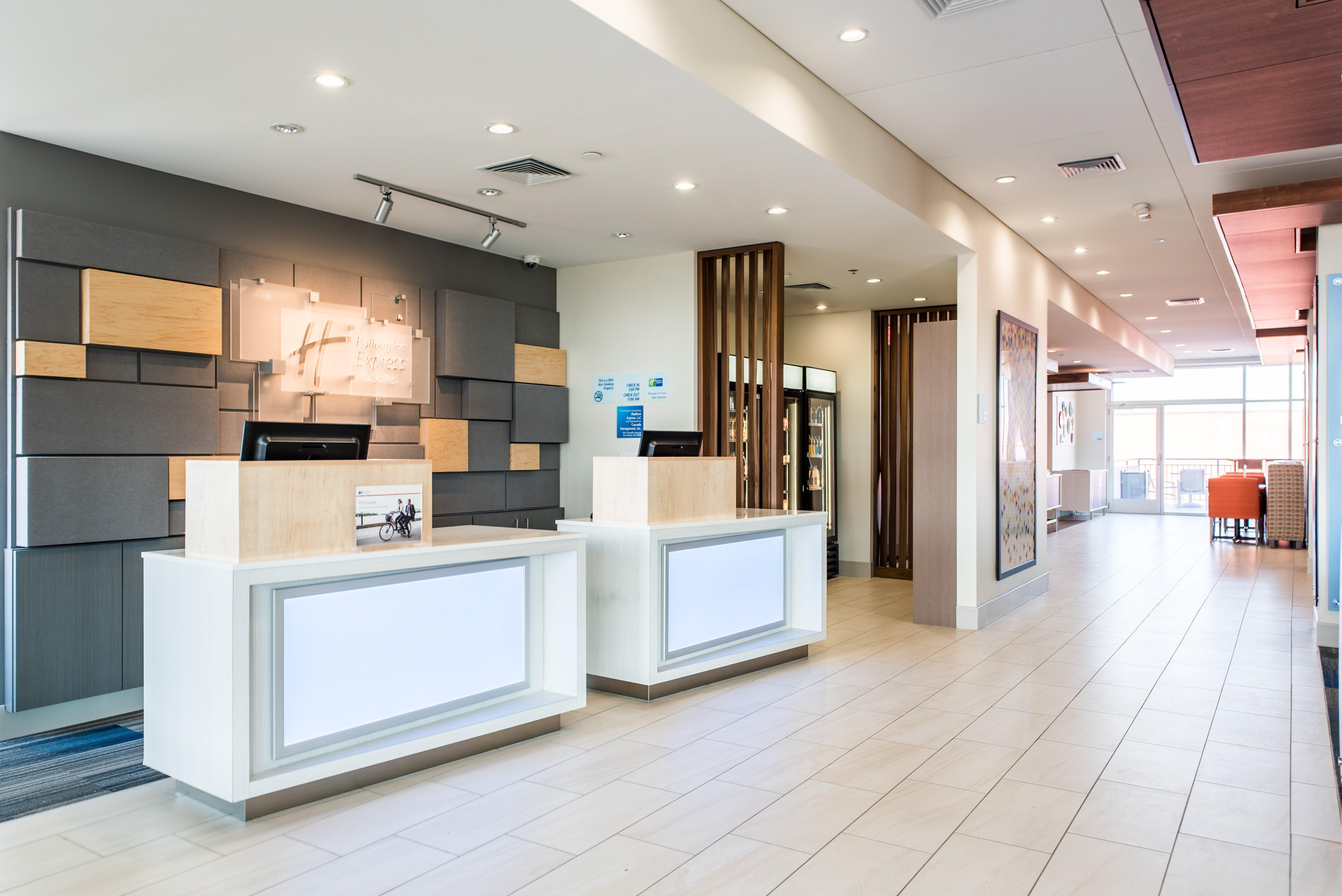 Holiday Inn Express & Suites Madison By Ihg Εξωτερικό φωτογραφία