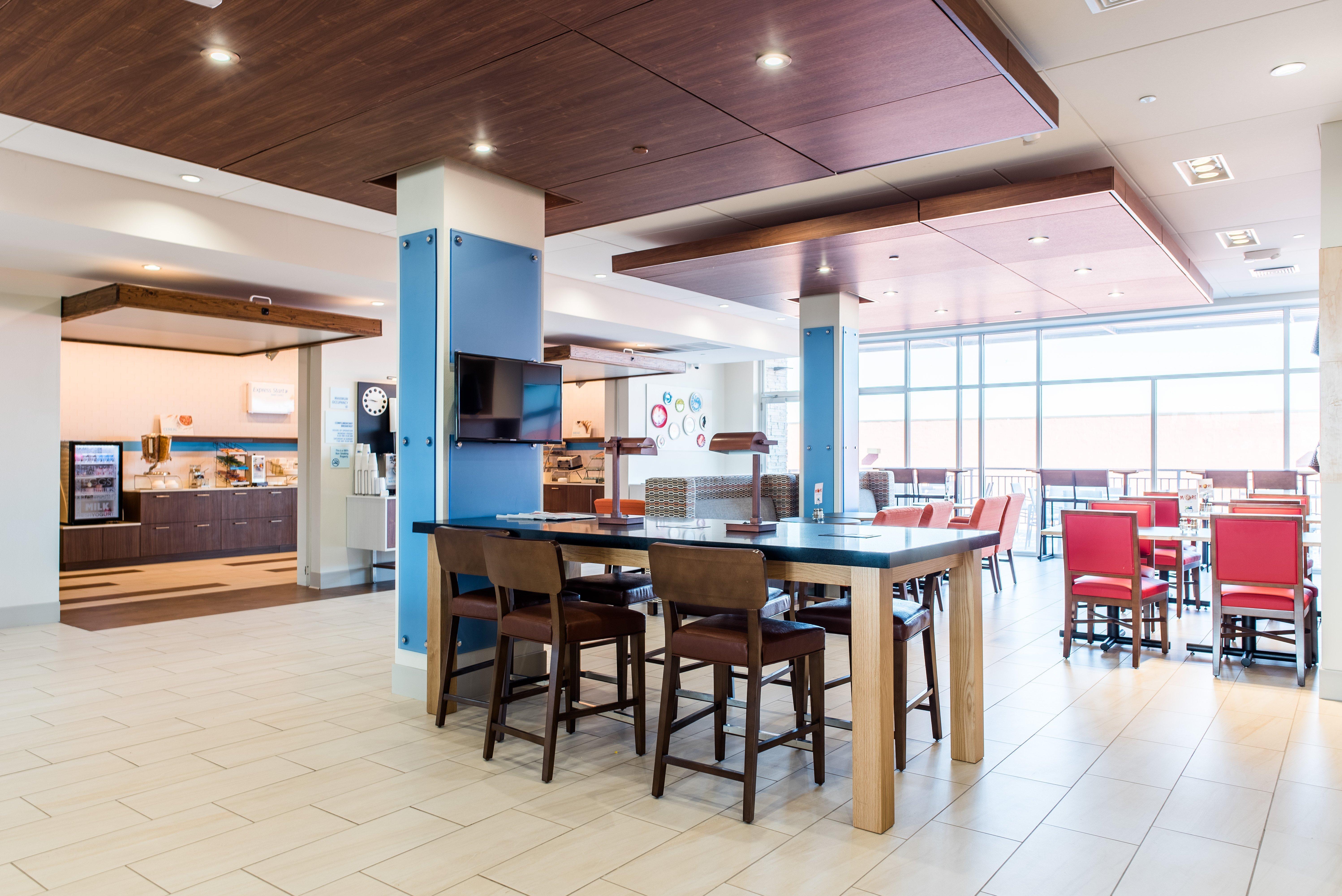 Holiday Inn Express & Suites Madison By Ihg Εξωτερικό φωτογραφία