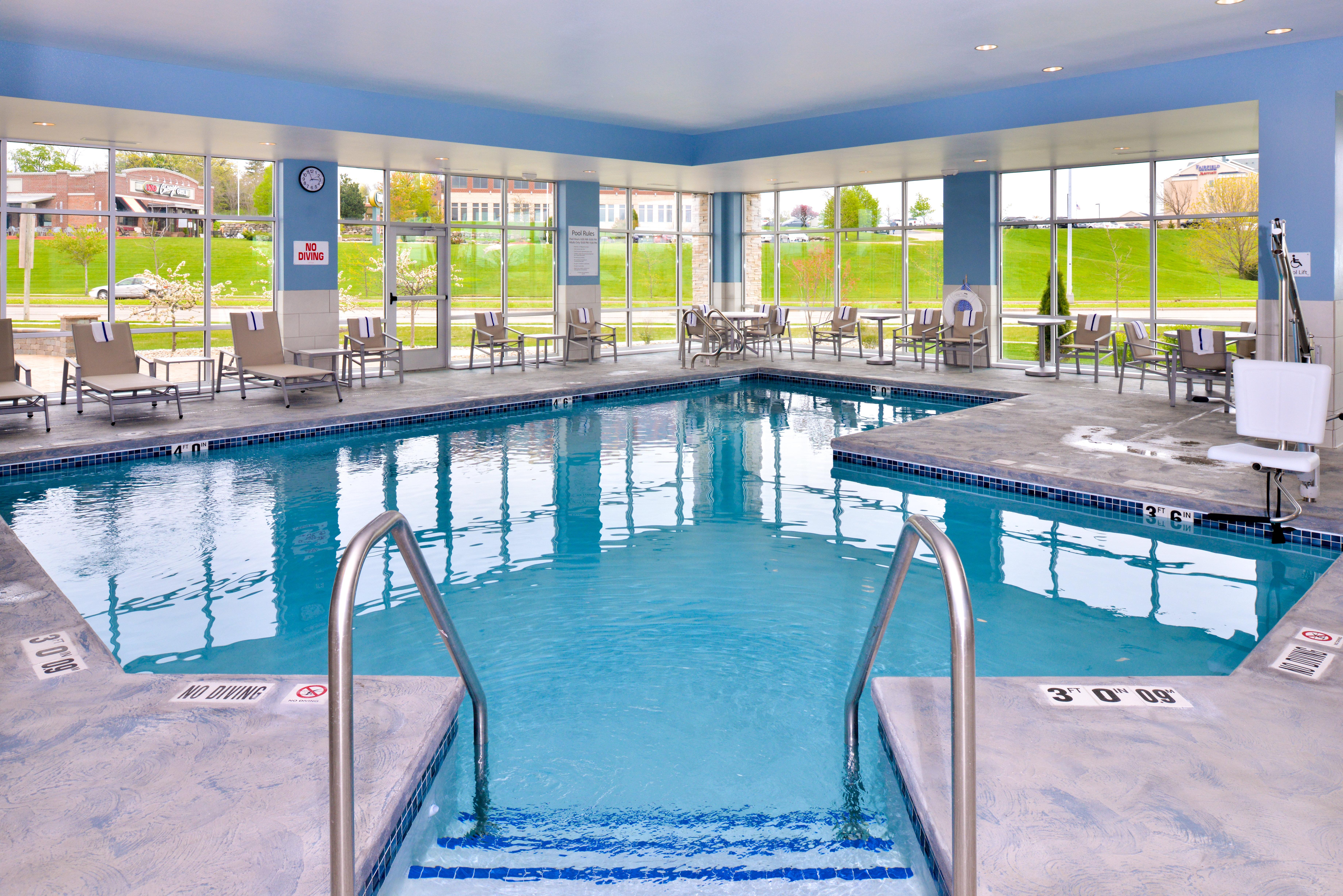 Holiday Inn Express & Suites Madison By Ihg Εξωτερικό φωτογραφία