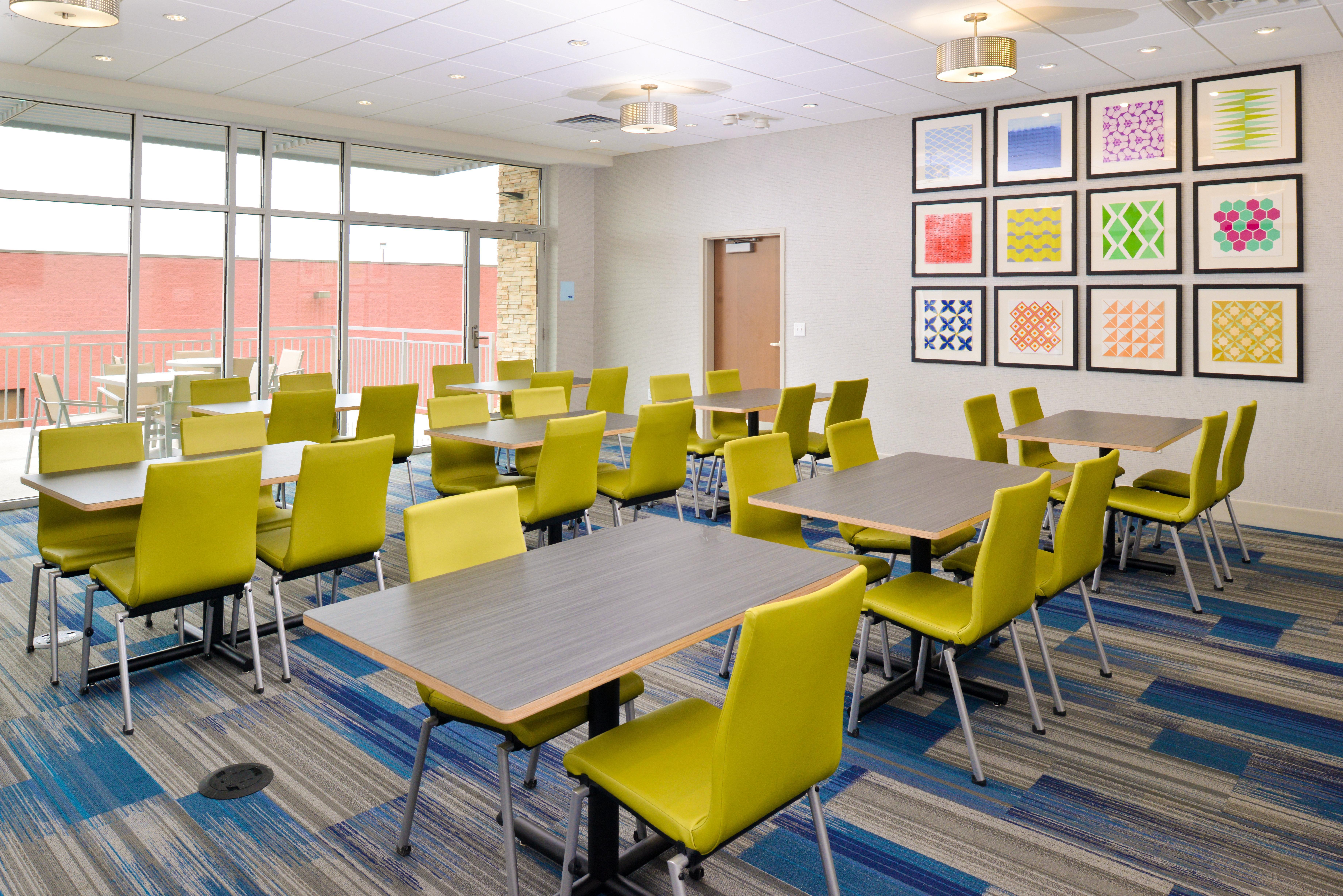 Holiday Inn Express & Suites Madison By Ihg Εξωτερικό φωτογραφία