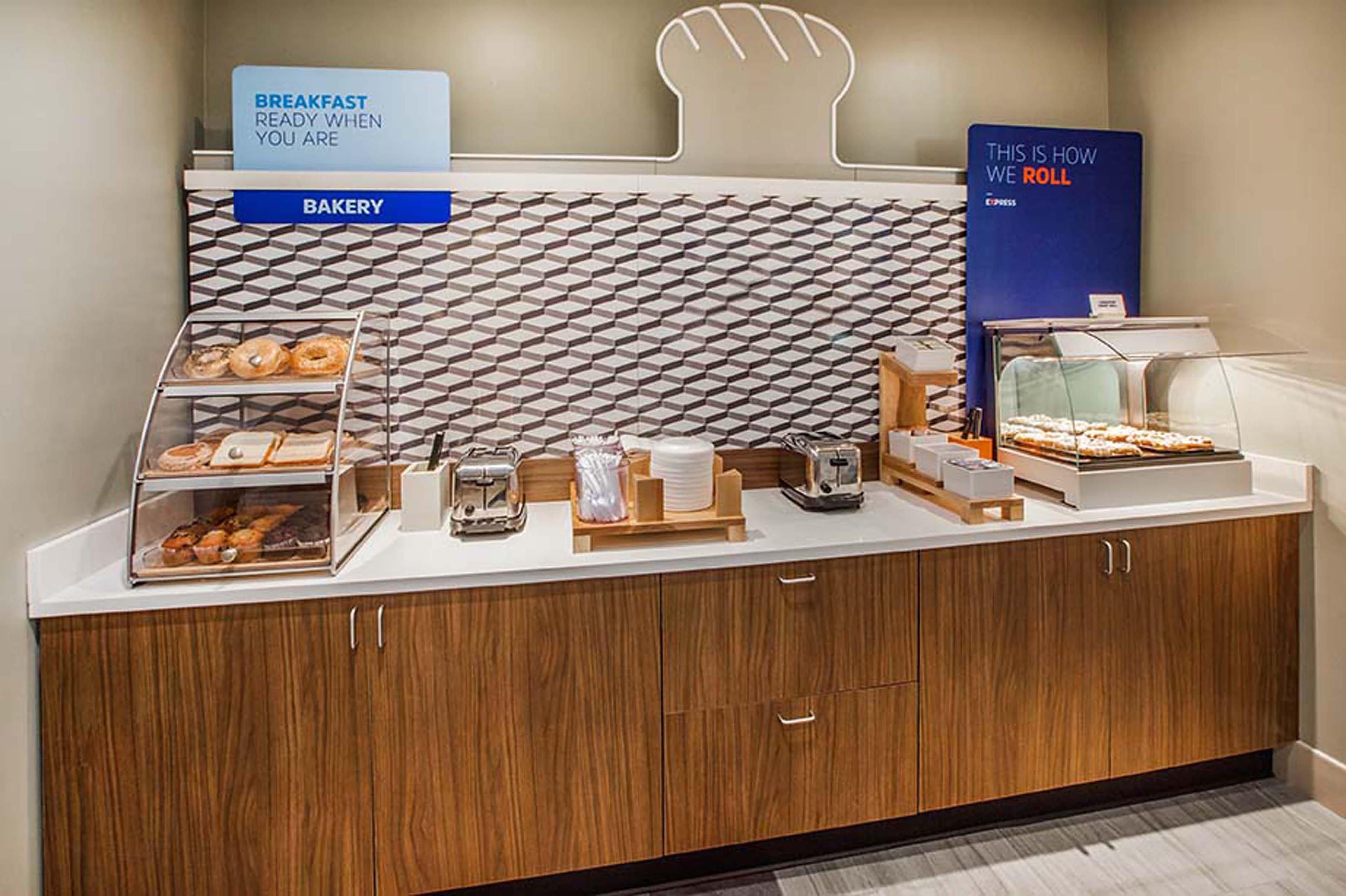 Holiday Inn Express & Suites Madison By Ihg Εξωτερικό φωτογραφία