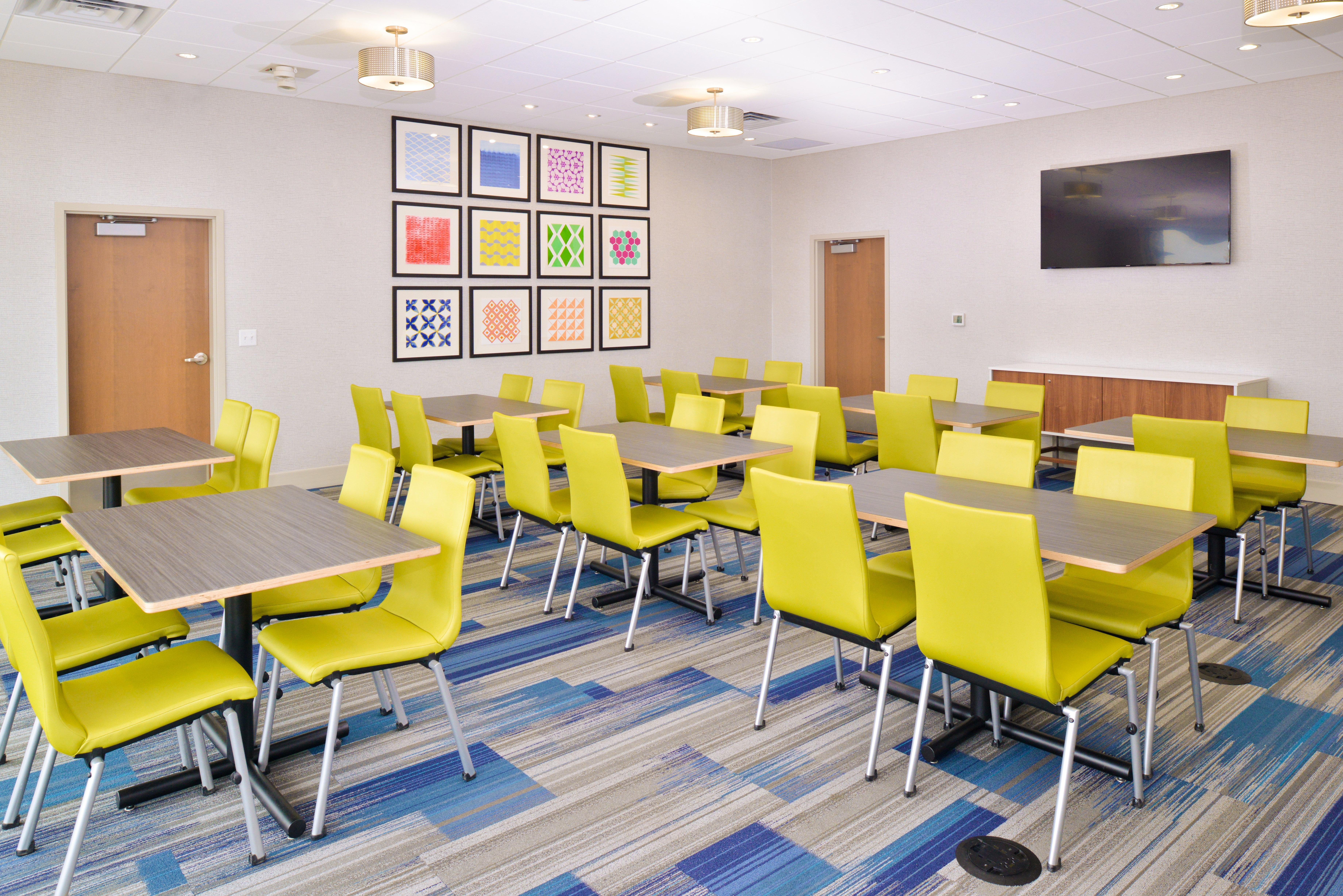 Holiday Inn Express & Suites Madison By Ihg Εξωτερικό φωτογραφία