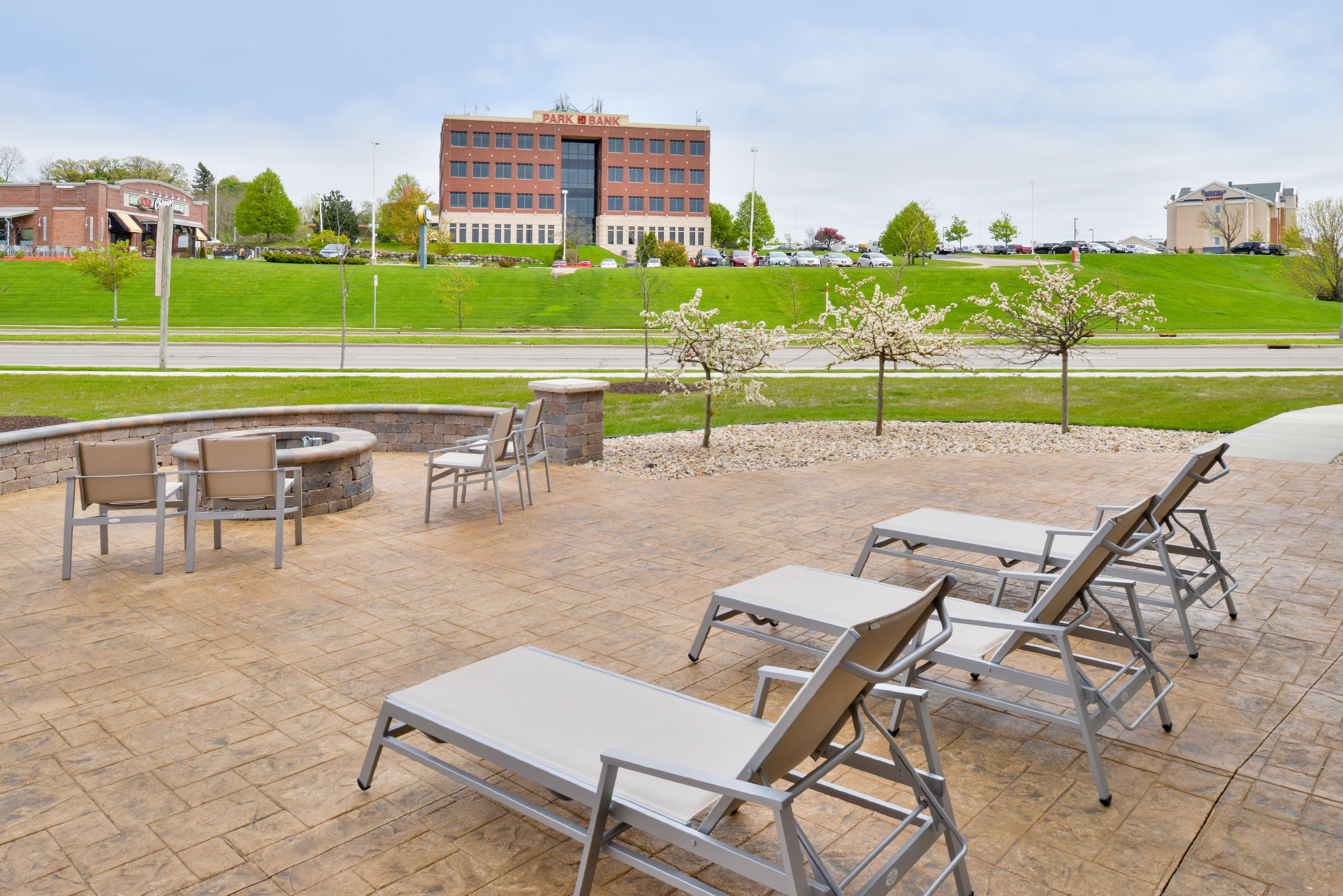 Holiday Inn Express & Suites Madison By Ihg Εξωτερικό φωτογραφία