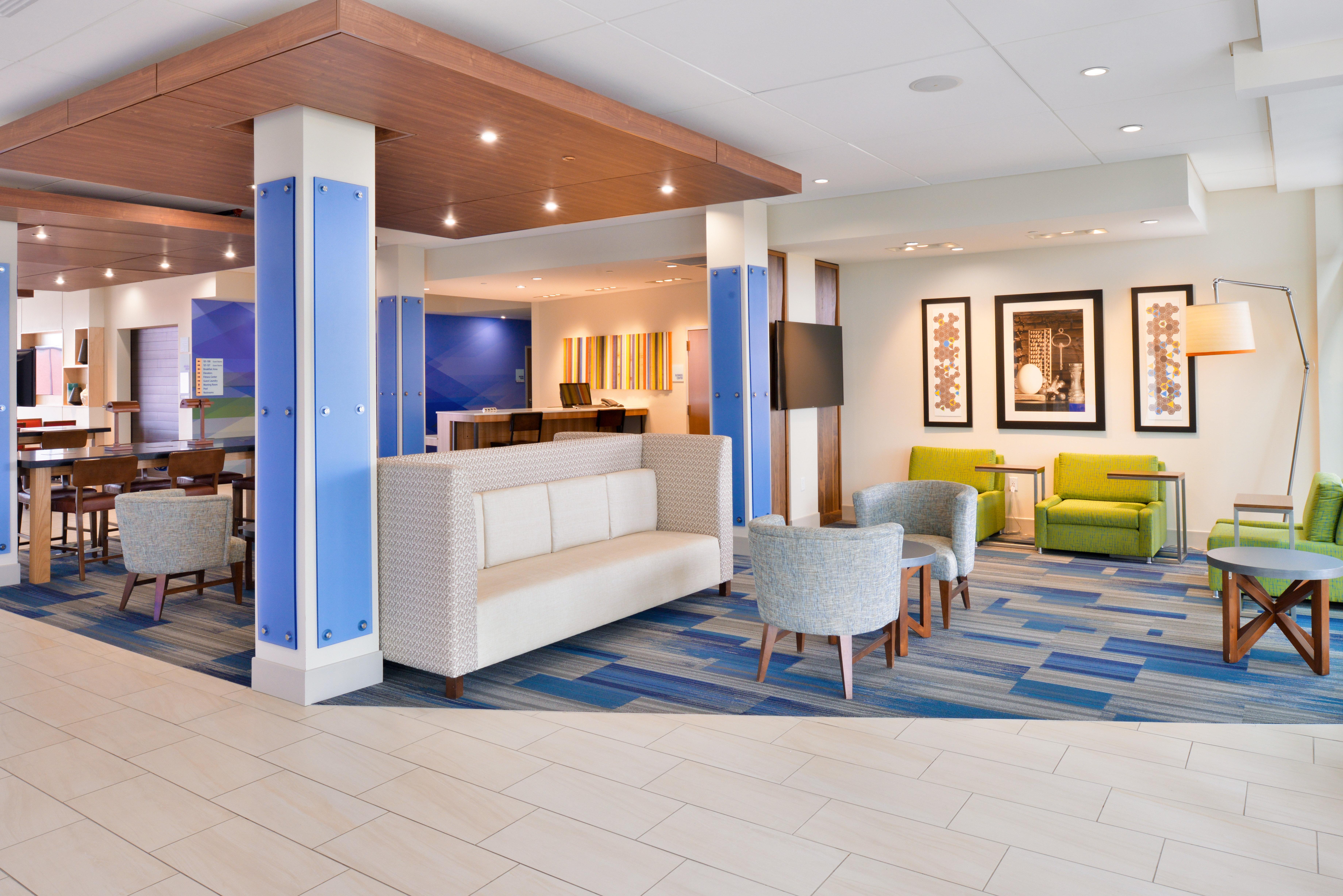 Holiday Inn Express & Suites Madison By Ihg Εξωτερικό φωτογραφία
