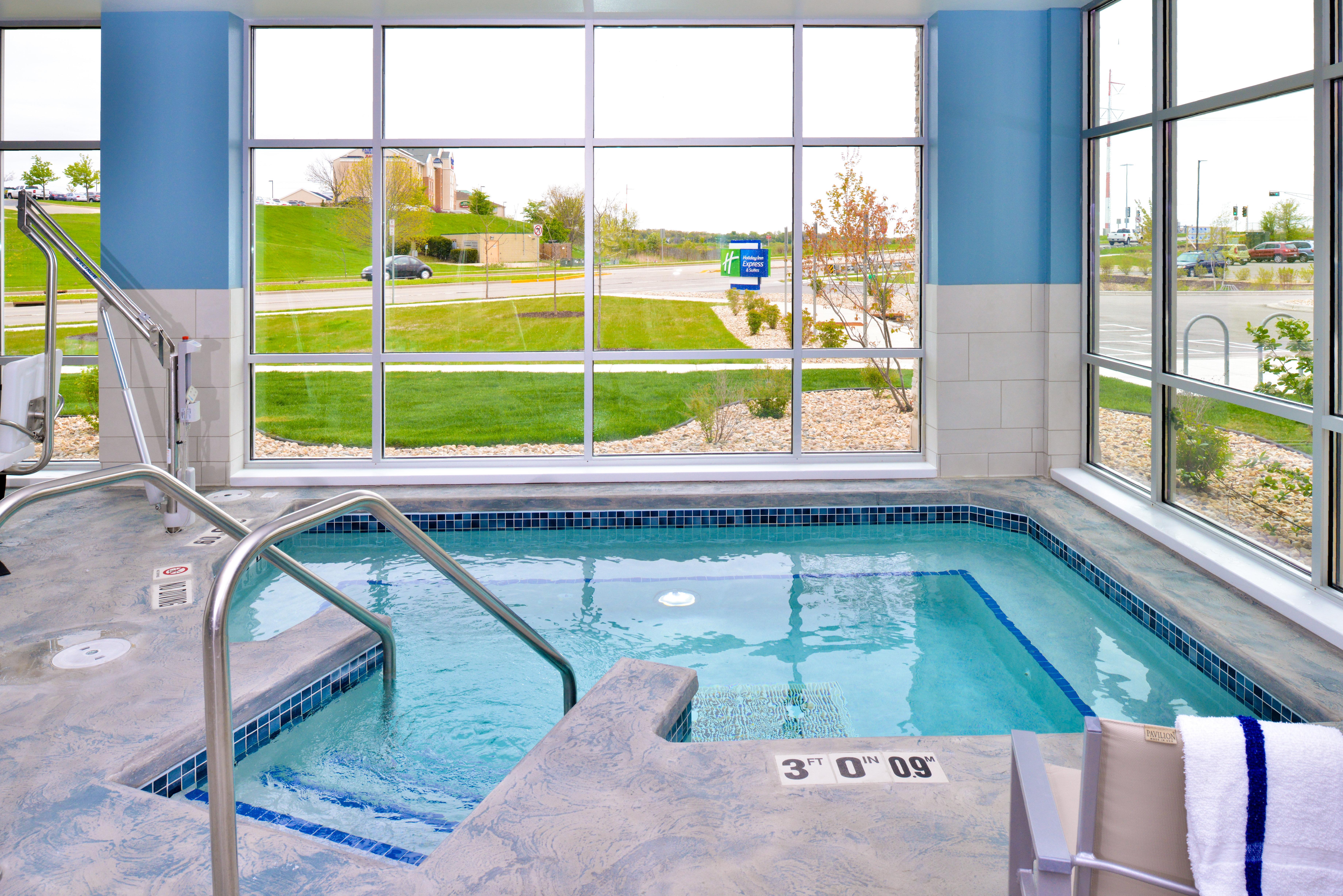 Holiday Inn Express & Suites Madison By Ihg Εξωτερικό φωτογραφία