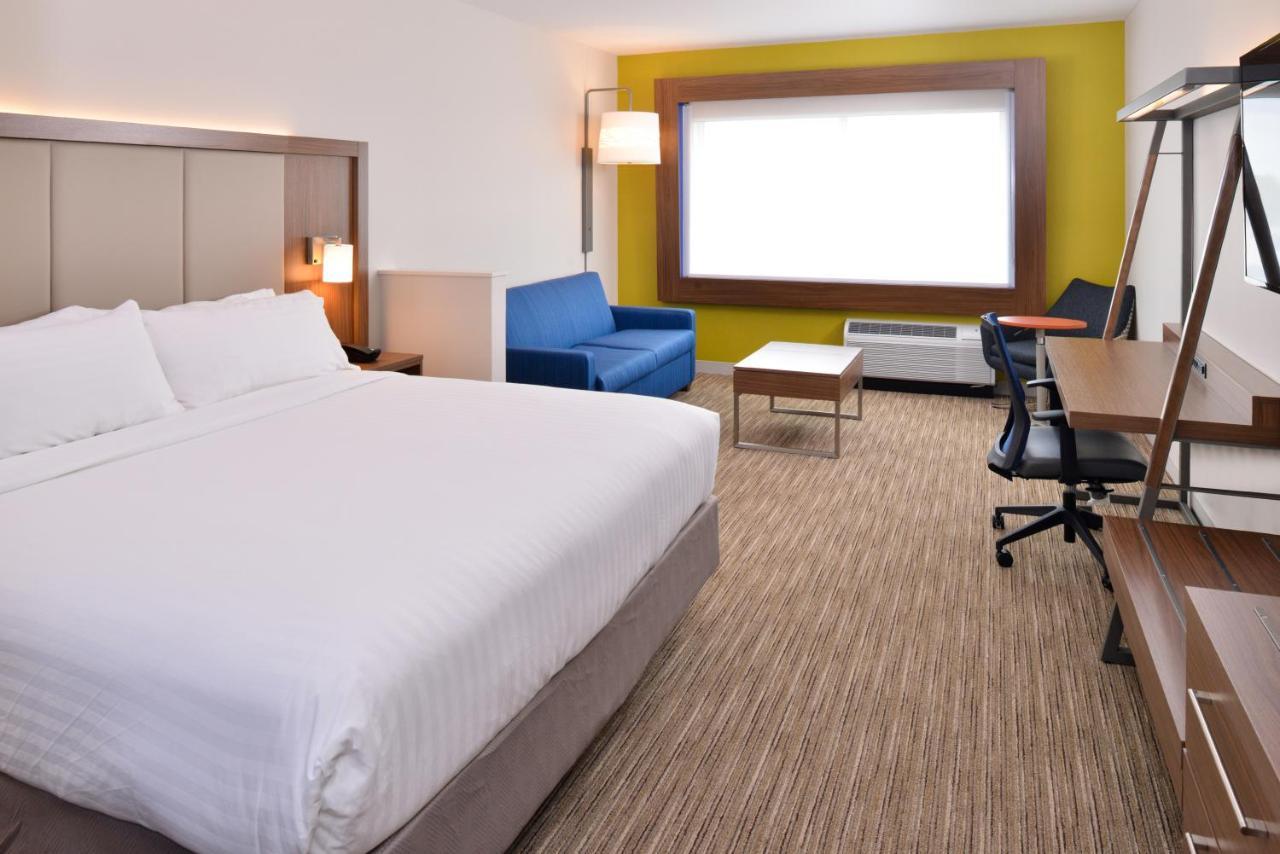 Holiday Inn Express & Suites Madison By Ihg Εξωτερικό φωτογραφία